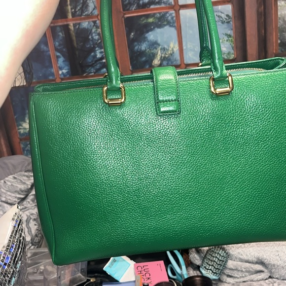 #890-NWOT green Leather Dolce & Gabbana Tote w/gold hardware, magnetic closure - Picture 12 of 17